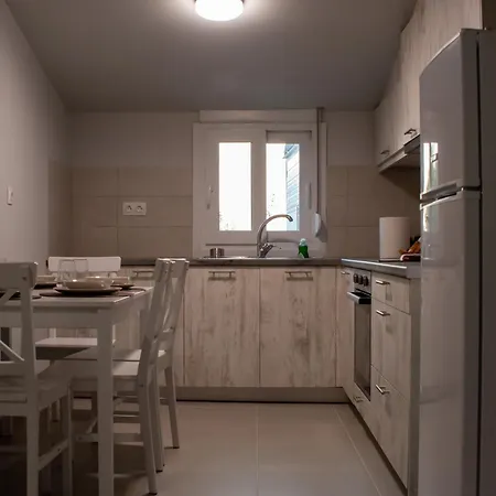 Nv House Mikrá Mandínia