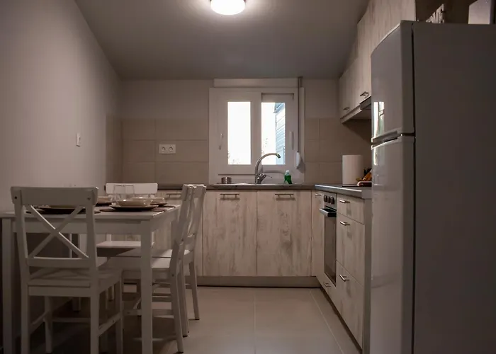 Nv House Mikrá Mandínia